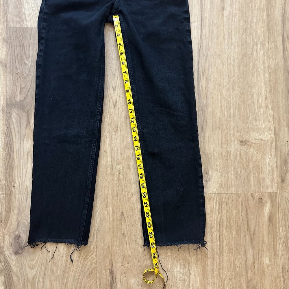 Re/Done high rise straight leg frayed hem jeans in jet black - 25 - Picture 4 of 9
